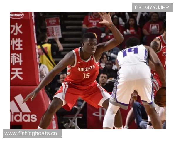 格雷森阿伦外线火力全开12投6中砍下17分4篮板5助攻表现抢眼