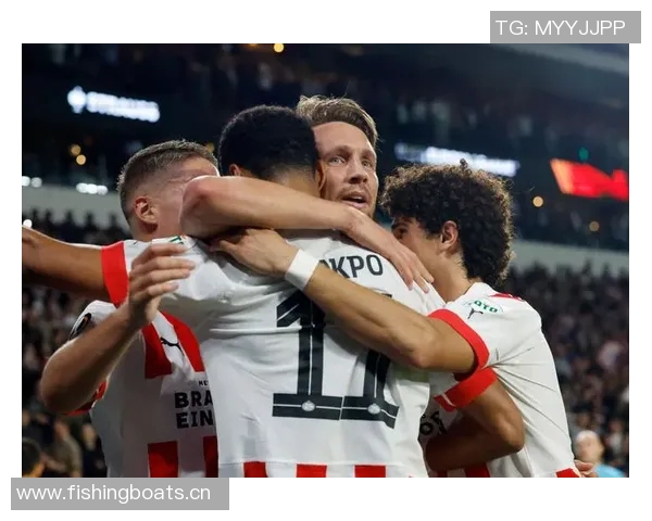 埃因霍温宣布卢克德容告别仪式球员荣登星光大道荣耀时刻