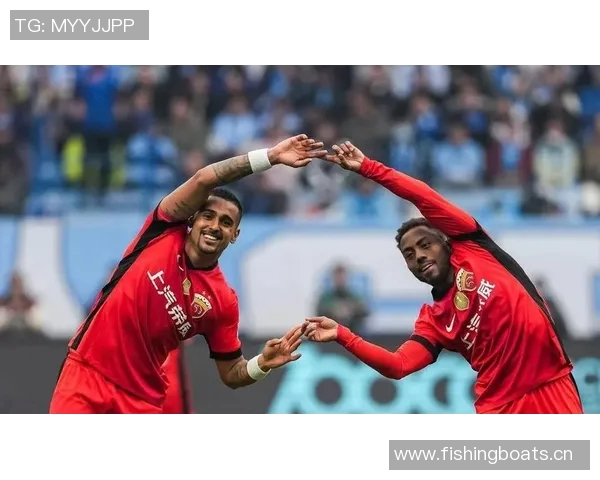 上海海港客场小胜大连英博成功夺得中超三连冠荣耀