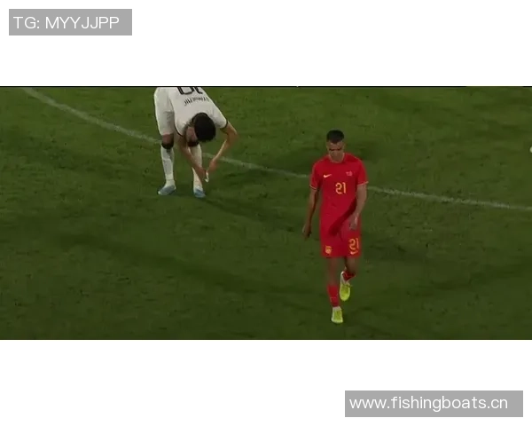 多特蒙德与汉堡上半场战成平局丘库埃梅卡错失良机卡帕尔多射门中柱