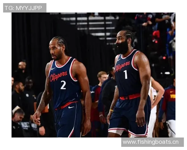 哈登首节表现出色8投5中斩获13分1篮板1助攻状态回暖令人期待