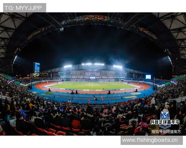 中甲广西赛区因观众互掷水杯事件遭中足联通报批评引发关注