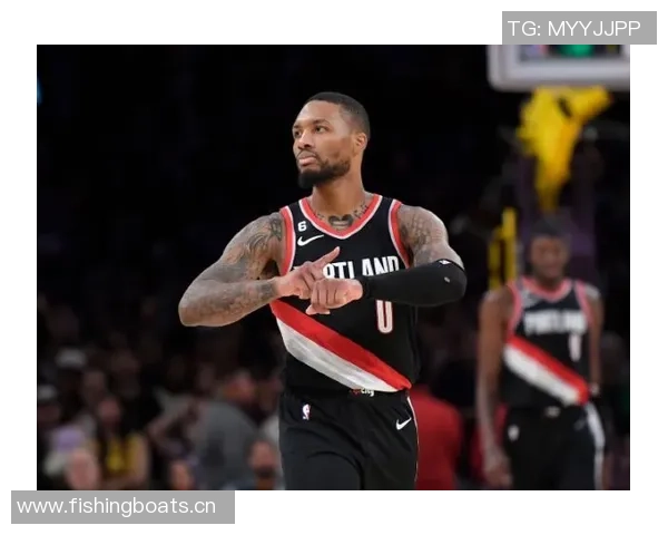 爱德华兹半场表现分析：11投4中收获10分6篮板2助攻并有3次失误