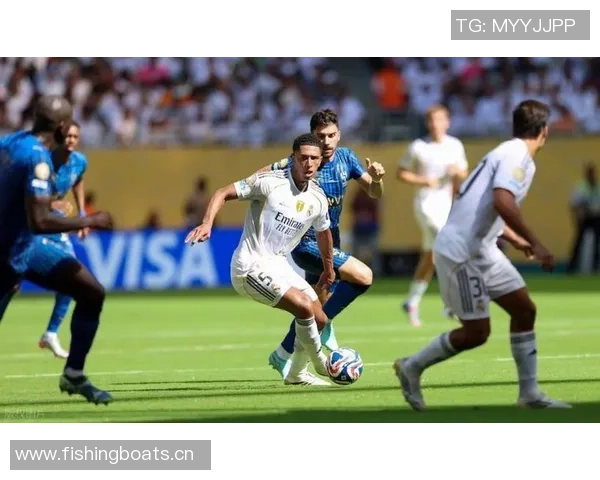 阿隆索对阿诺德的使用引发皇马内部惊讶仍未首发